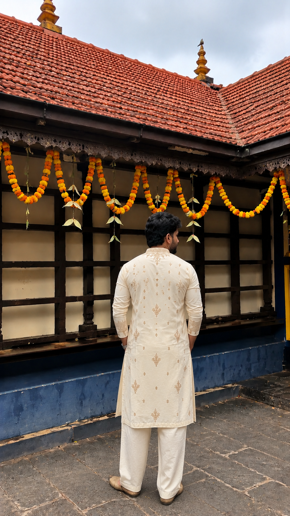 Cream Kurta Pant Set With Embroidery