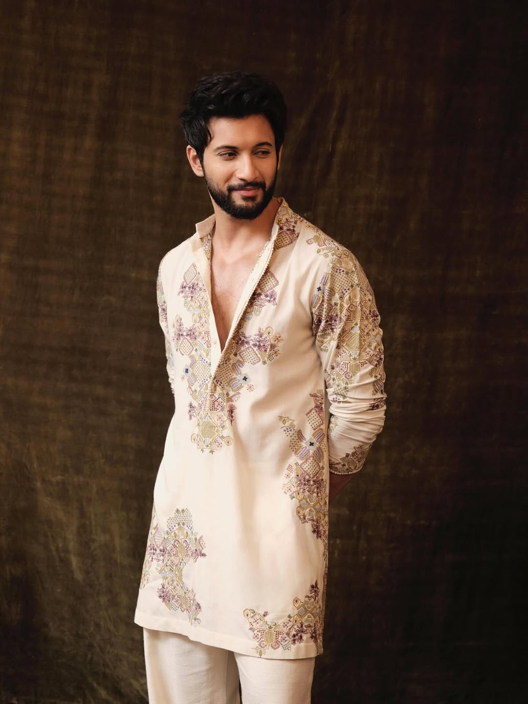 IVORY EMBROIDERY KURTA PANT SET