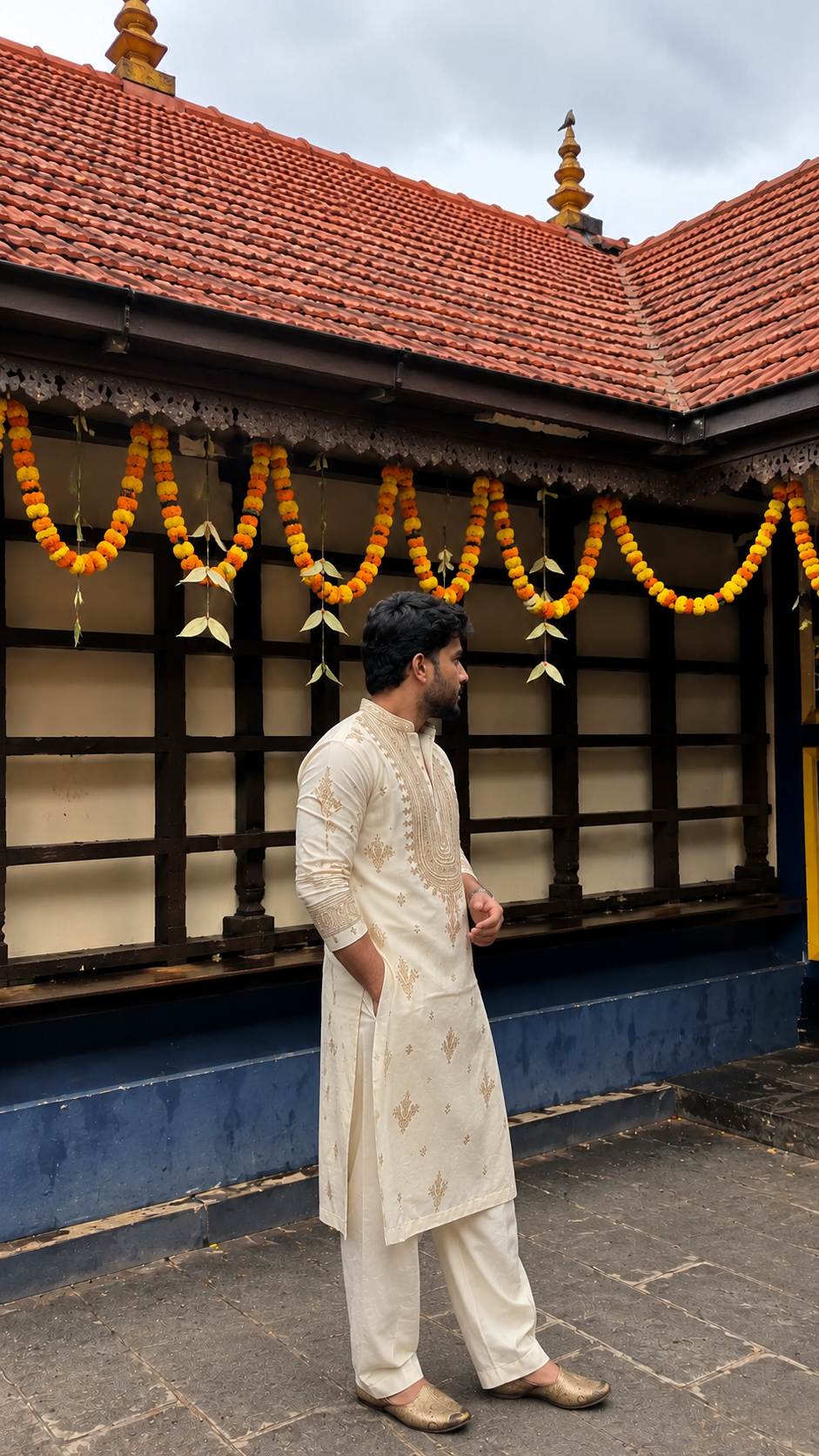 Cream Kurta Pant Set With Embroidery